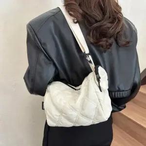 [패션] 파우치 여성크로스백 포함 미니 퀼팅 외출용 숄더