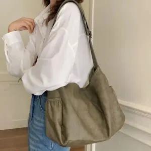 여성 가죽 레더 빅사이즈 사이드 포켓 보부상 대용량 깔끔한