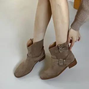 베이직 슬림핏 투버클 포인트 주름 통굽 앵클부츠 4fY AAT4+1USf