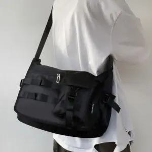 포켓 디테일 남녀공용 운동 회사 직장 학생 크로스백 TSa2+1JMN