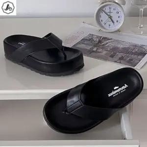 [애슬릿] 통굽 쪼리 발편한 블랙 굽높은 슬리퍼 5cm