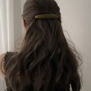 여성 데일리 반묶음 올림 머리 묶는 모던 컬러 헤어핀 fMk7+7Cnb