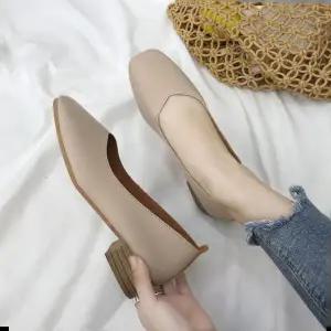 여성하이힐 단정한 여성 디자인 오피스룩 데이트룩 펌프스 슈즈