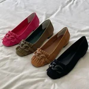 [옷자락]여자 모던 스퀘어토 체인 술장식 합성피혁 플랫슈즈