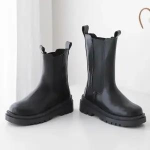 [옷자락]여자 데일리룩 만능템 캐주얼 통굽 첼시 앵클부츠