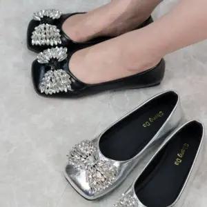 [옷자락]여자 스퀘어토 큐빅장식 인조가죽 고급스러운 플랫슈즈