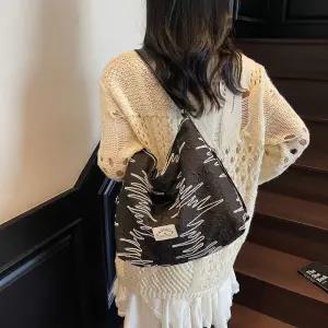 여자 캐주얼 오피스룩 멀티 크로스백 숄더 백팩 경량 대용량 패피5