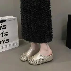 천진반 여사친 데일리룩 신발 슬리퍼 통굽 펀칭 백 편안통기성 비치로마 KUK5