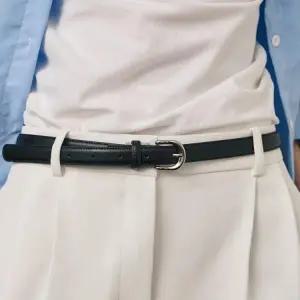 [롯데백화점]닥스 액세서리 (쇼핑백동봉) 블랙 소가죽 슬림 비조 여성벨트 DBBE6E746BK