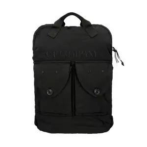 [CP컴퍼니] 남성 로고 자수 백팩 가방(20CMAC051A 110540M 999)