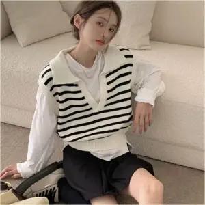 니트조끼 여성 스트라이프 2색 레이어드 숏조끼 단가라 배색