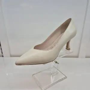 엘칸토 HC11 양가죽 여성화 7CM 세미정장 구두 D2V2U5H1339