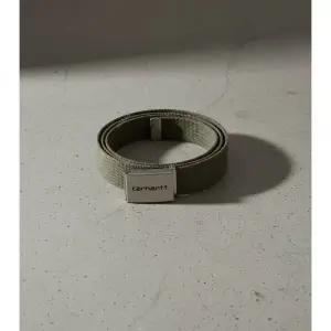 칼하트 윔 26SS Clip Belt Chrome (I019176 E5XX) (클립 벨트 크롬)