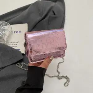 원더맨 여성용 미니백 데일리룩 스톤 스퀘어백 패턴 에나멜 체인 가방 KUK5