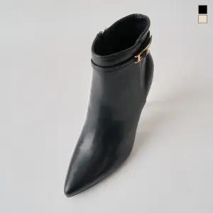 미르바네스슈즈 골드버클 미들부츠_8.5cm