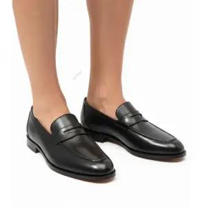 로로 피아나26SS 세르지오 로퍼 (FAO6135 8000)