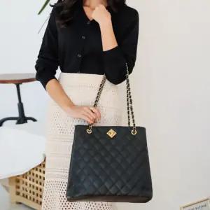 여성백 고급스러운 퀄팅 디자인 페미닌룩 체인 가방끈쇼퍼 외출용 데일리 숄더 쇼퍼 정장 가죽