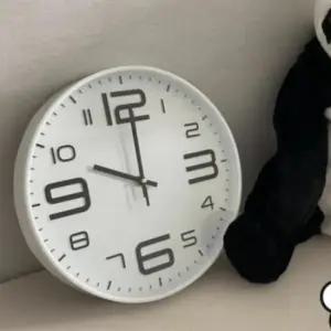 [데코] 개업 무소음 아날로그시계 음벽 벽시계 원형 화이트 29.5cm 빅넘버