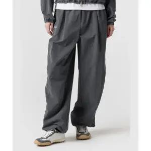 엄브로 UMBRO HBL 엄그레이 워싱 파라슈트 와이드 조거 2WAY 팬츠 차콜 UR123CPT21 UR123CPT21_DCH0 129201