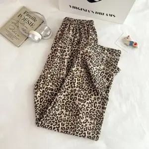 여친 봄 스타일의 카디건 호피 폴라폴리스 원픽1