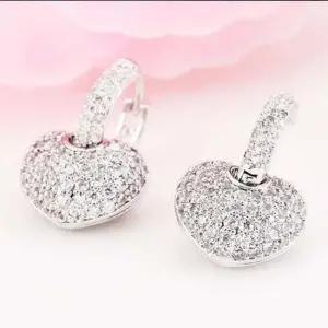 큐빅풀 하트 귀걸이-화이트DG 드롭귀걸이 하객패션