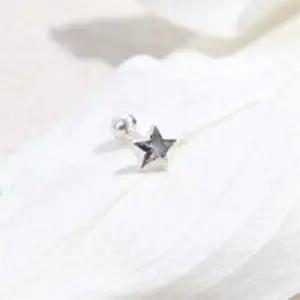 [다잇템]여자 포인트 실버 별모양 남자 쁘띠 피어싱_P335897275
