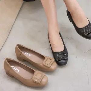 여자 데일리 오피스룩 세련된 사각코 버클 미들굽 로퍼