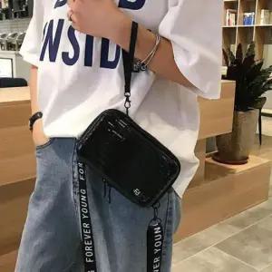 톡특한 디자인 여행 출장 외출 캐리어 소재 미니백