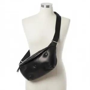 26SS 글램슬램 벨트백 S35WB0079 P8840 T8013)