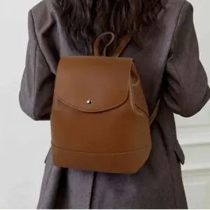 여성백팩 여자백팩 여성성학생가방 여성회사원백팩 버튼 심플 여성미니백팩