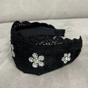 레이스 와이드 큐빅 헤어밴드 플라워