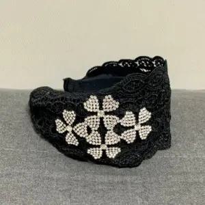 큐빅머리띠 플라워 레이스 헤어밴드 와이드 블랙