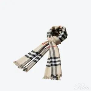 버버리 26SS 자이언트 체크 울 머플러 8085069