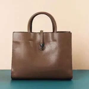 [콩심팥심]토드백 가죽 스퀘어 심플 크로스 가방 브라운