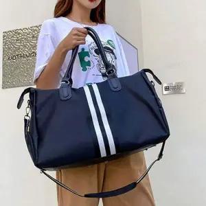 [셀러에이드]스트라이프 스포츠 토트백 남녀공용 블랙 운동 헬스 여행 다용도