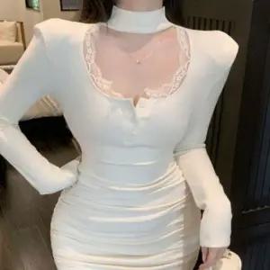 글램 초 원피스 여자 블랙 셔링 레이스넥 미니드레스