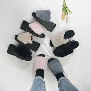 [디아](국내생산)가벼운 부들 퍼 키높이 통굽 털슬리퍼 7cm