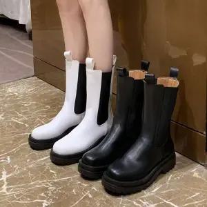 [디아]여성 라운드 가죽 첼시 스판 통굽 미들부츠