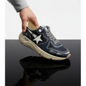 골든구스 런닝솔 나파 레더 실버 스타 (GMF00126 F006220 50870)