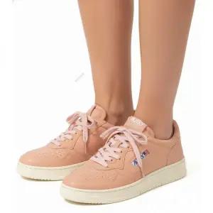 오트리 메달리스트 고트스킨 로우 스니커즈 (AULM GG28 )