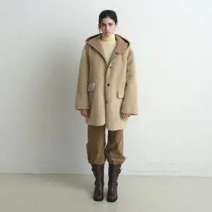 [조이그라이슨](강남점)Reversible Hooded Shearling Mustang KM5WH8450_91