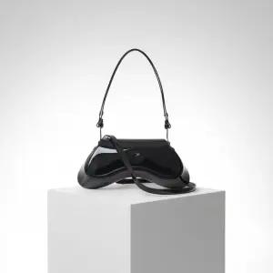 25FW PLAY 크로스바디백 X10221 P6255 HA881)