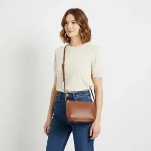 배송 아페쎄 사라 가죽 크로스백 숄더백 PXAWV F61404