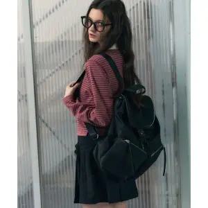 :매장정품: 레더리 LEATHERY 글로시 나일론 버킷 백팩 [BLACK] 183422 911RB