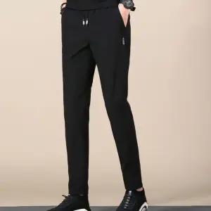 남성 얇은 소재 편안한 착용감 일자 트레이닝 바지