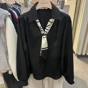 밀스튜디오 HC06 카라 브이넥 블라우스 카라 브이넥 블라우스 LS2BLS101BKO