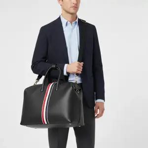 26SS 페블 그레인 더플 백 UAG217A 00198 001)