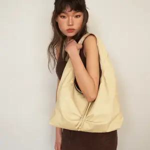 [정상가154 000원] 노아 집 토트백 레몬 크림