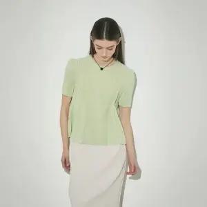 yoyoyoy여성[최초가 133000원] 에센셜 A라인 반소매 플리츠 블라우스 2colors)_AK02WNPBL04