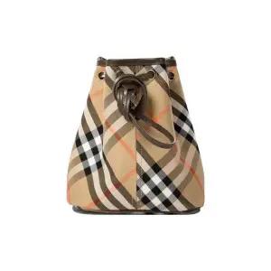[버버리] 미니 드로스트링 버킷백 샌드 8093804 122945598